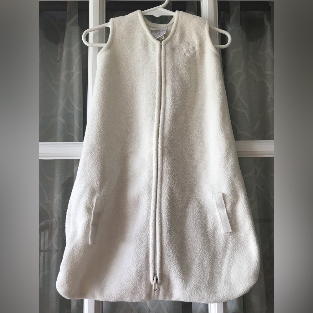 Halo Newborn Fleece Sleep Sack with velcro securers in EUC 6-12lbs